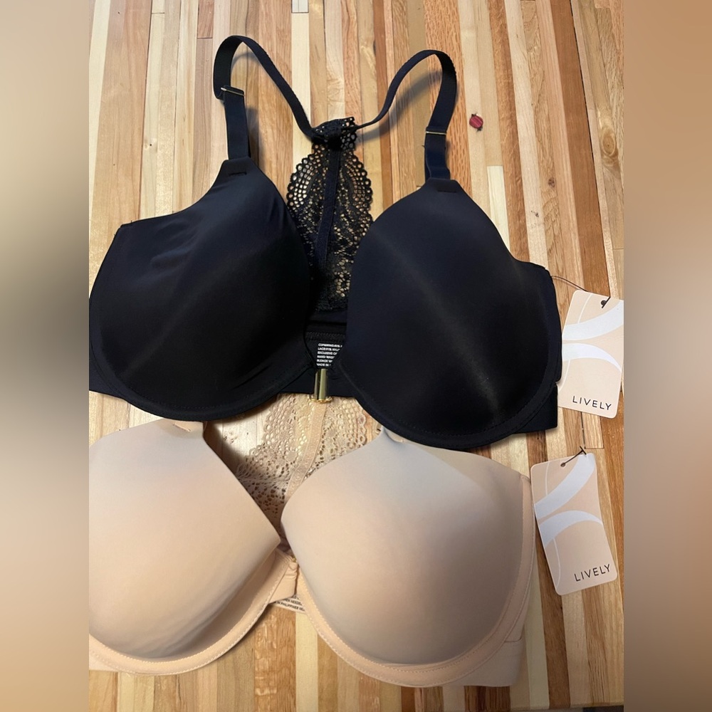 NWT 34DD Front-Clasp Lively Bras